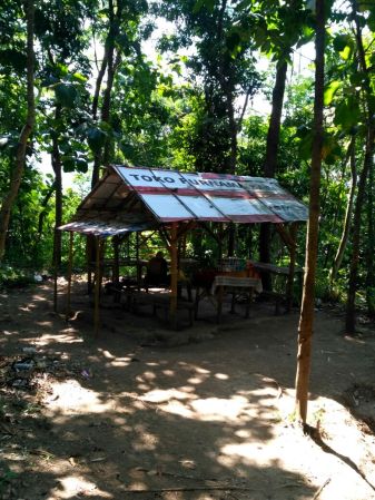 Salah Satu Warung Di setiap tanjakan