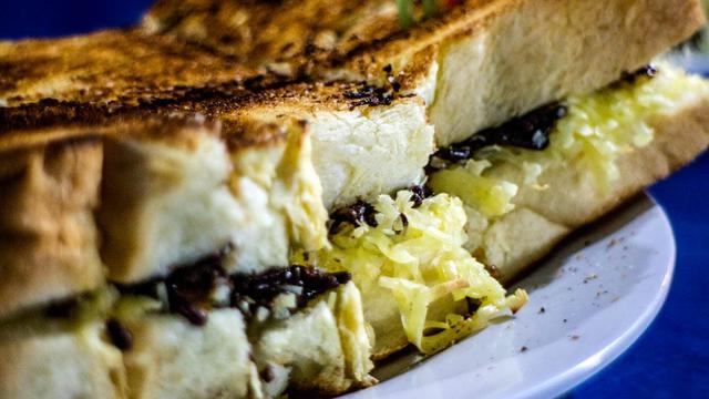 Kisah Roti Bakar Eddy yang Melegenda - Lifestyle Liputan6.com